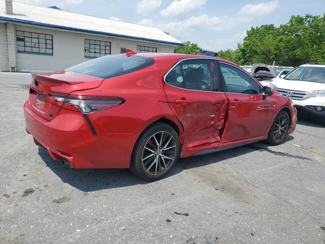 2021 Toyota Camry Se - Фото 3