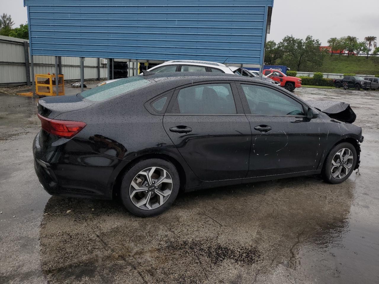 2021 Kia Forte Fe - Фото 3