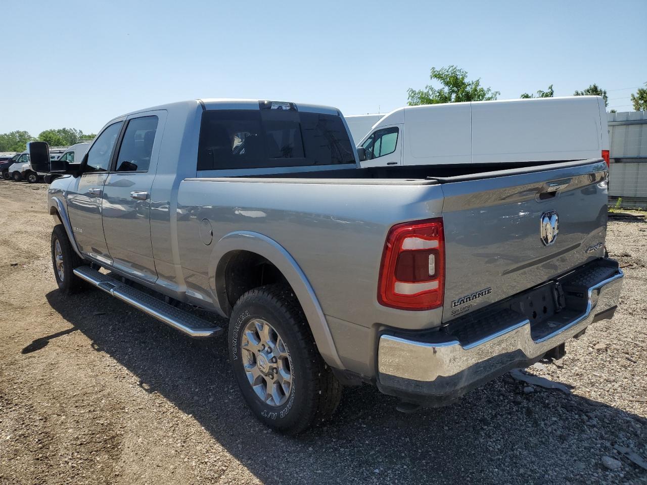 2022 Ram 3500 Laramie - Фото 2