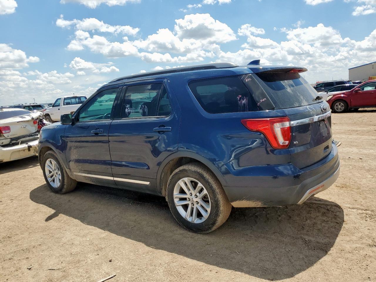 2017 Ford Explorer Xlt - Фото 2