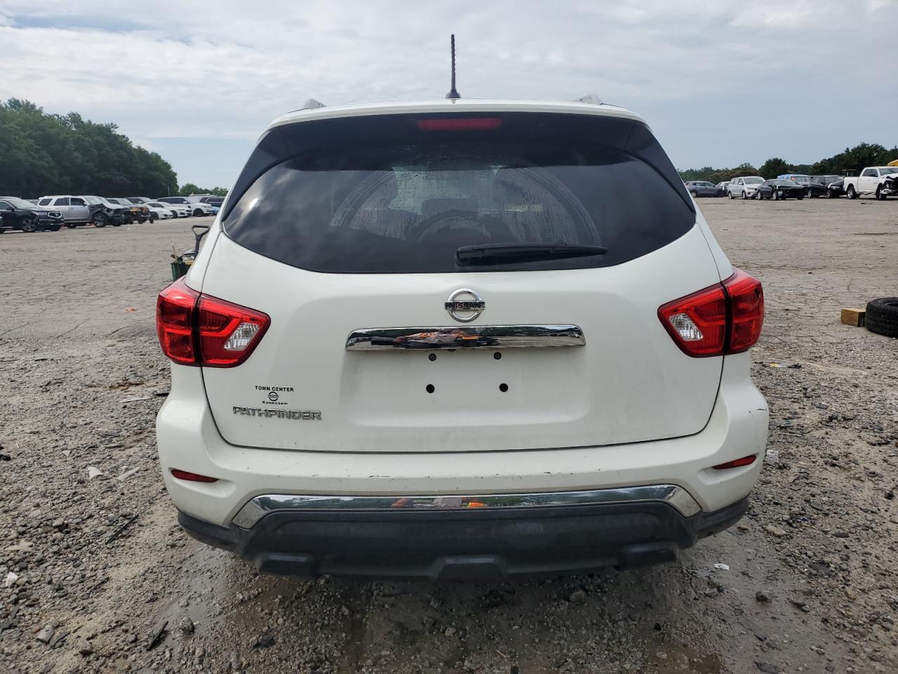 2018 Nissan Pathfinder S - Фото 6