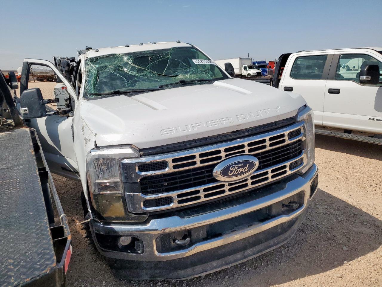 2023 Ford F350 Super Duty - Фото 4