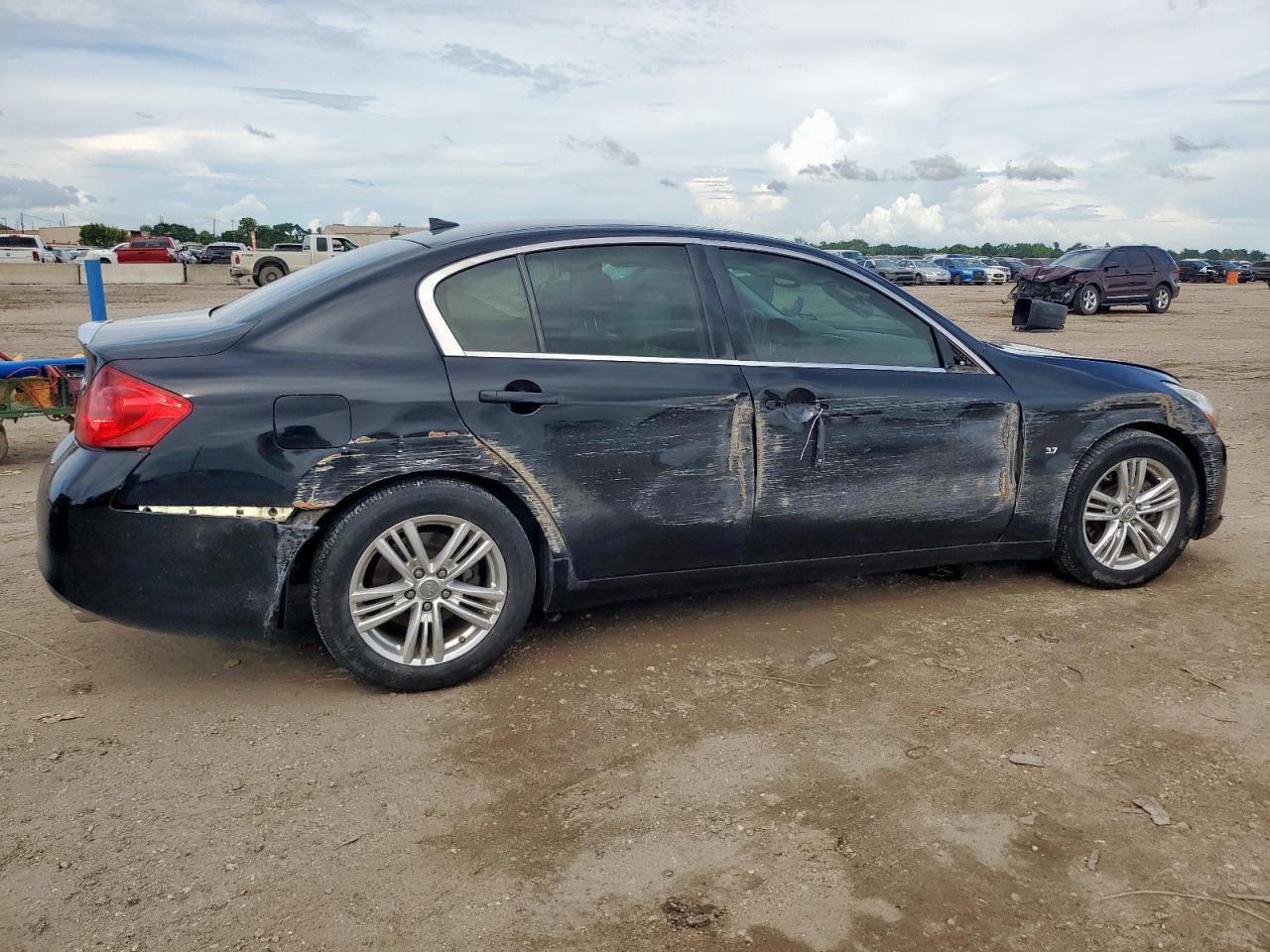 2015 Infiniti Q40 - Image 3