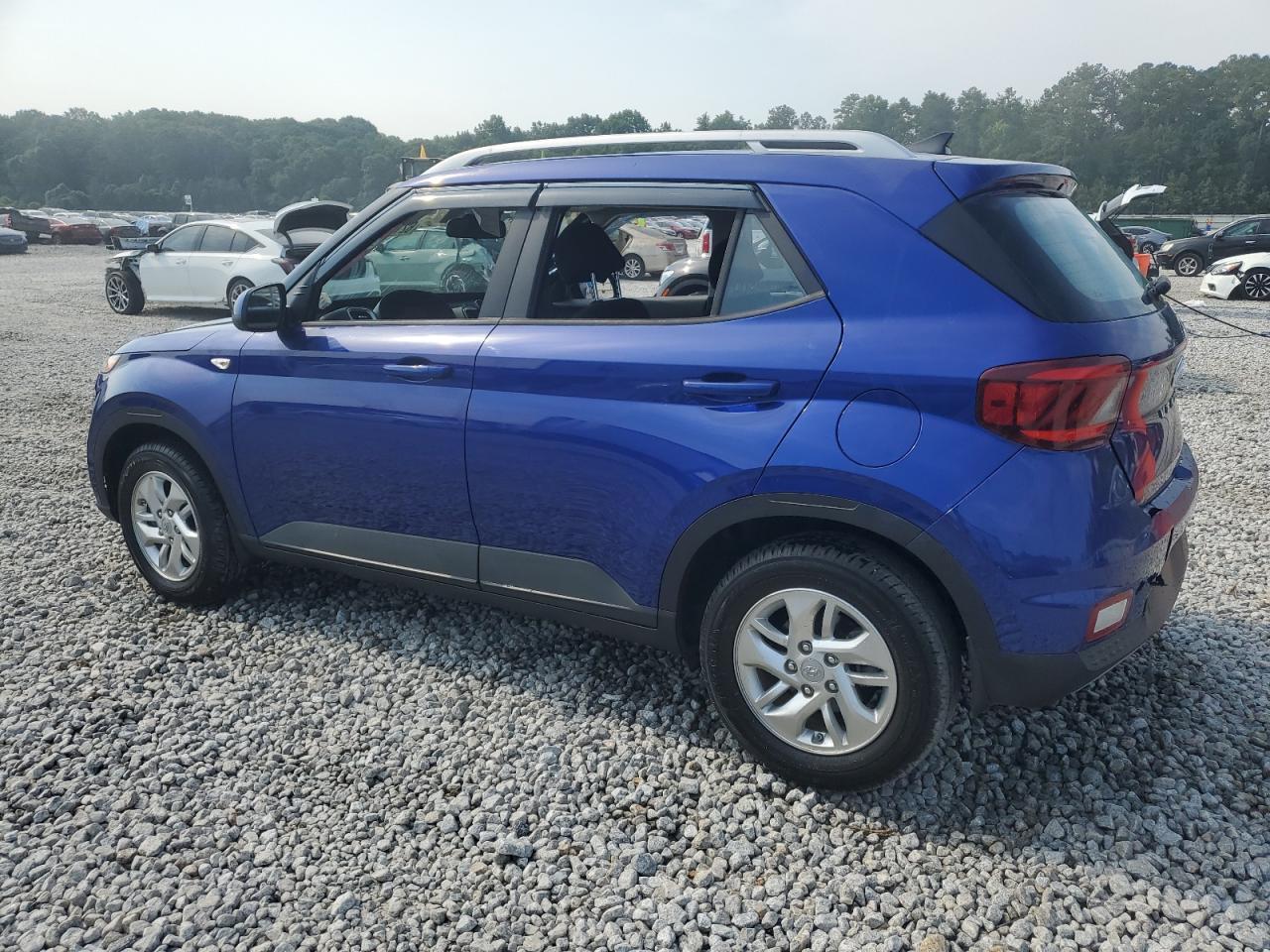 2020 Hyundai Venue Sel - Image 2