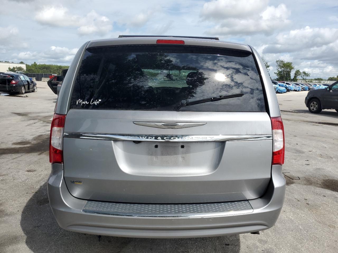 2016 Chrysler Town & Country Touring - Фото 6
