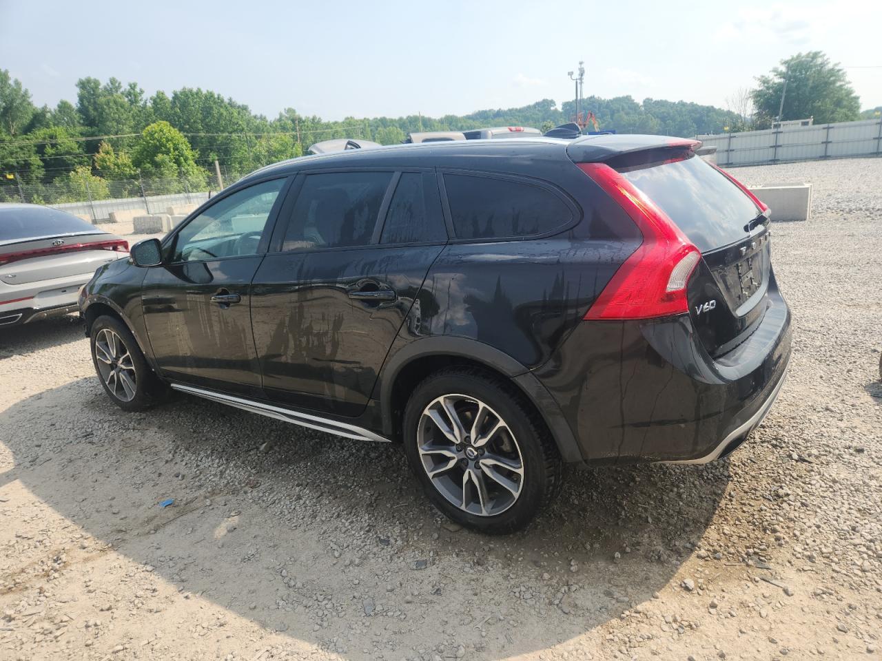 2017 Volvo V60 Cross Country Premier - Фото 2
