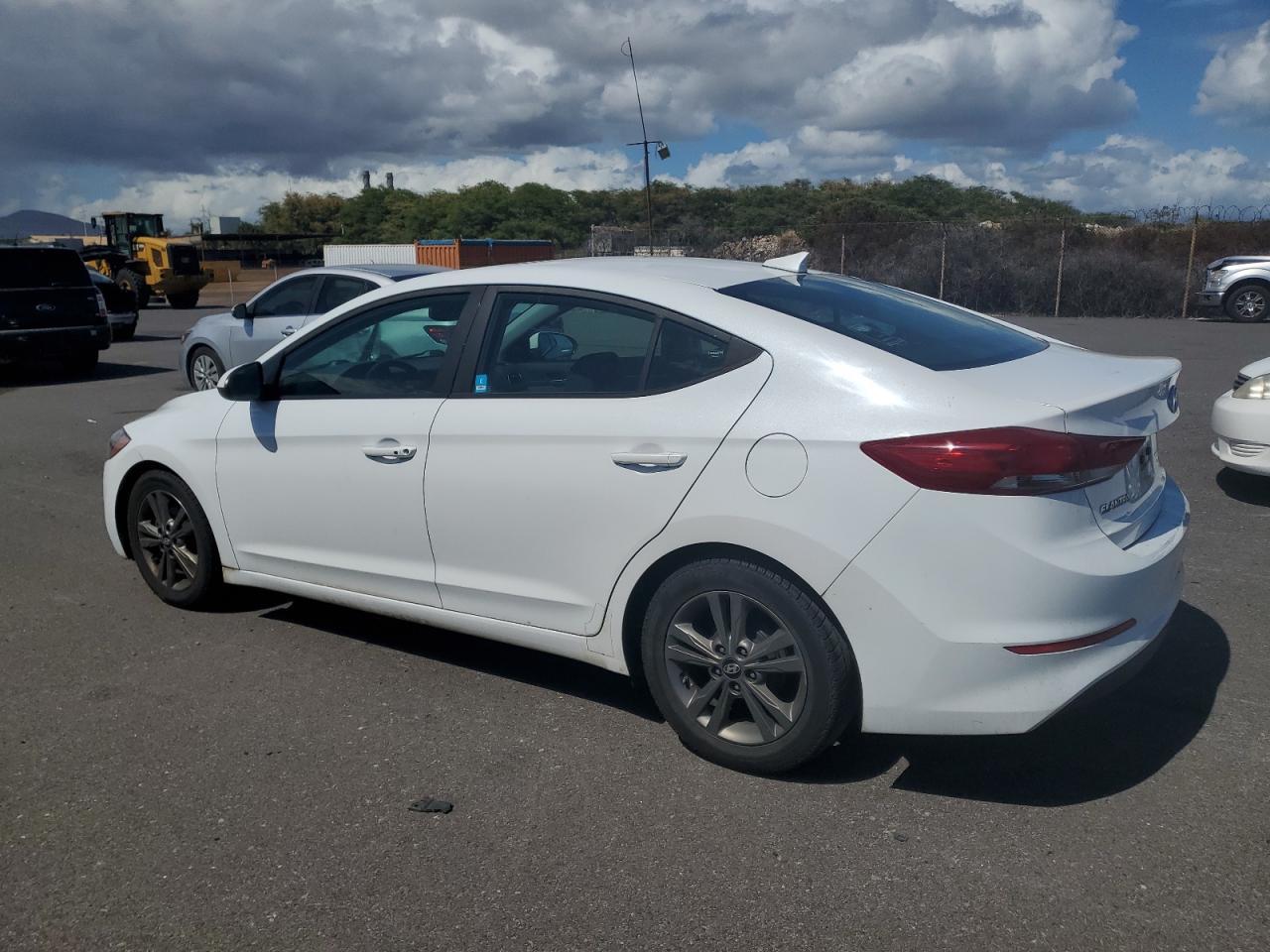 2017 Hyundai Elantra - Фото 2