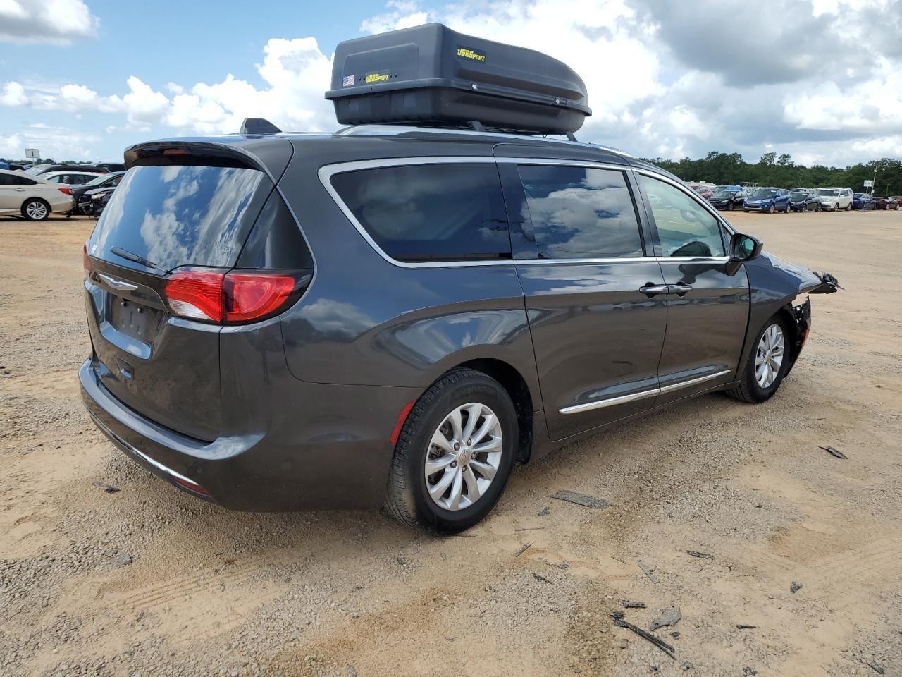 2018 Chrysler Pacifica Touring L - Фото 3