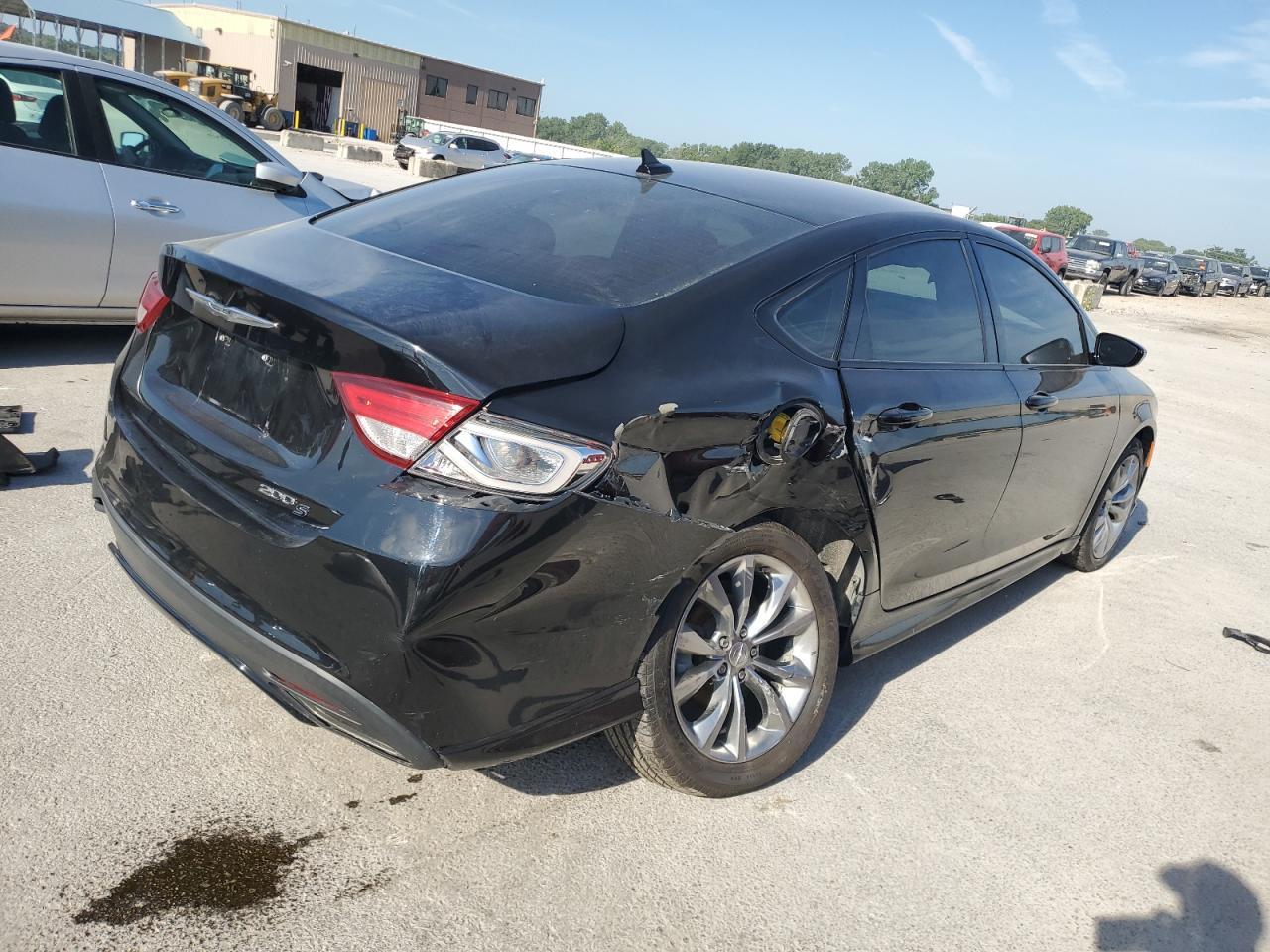 2015 Chrysler 200 S - Image 3