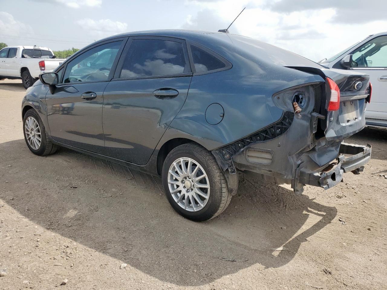 2011 Ford Fiesta Se - Image 2