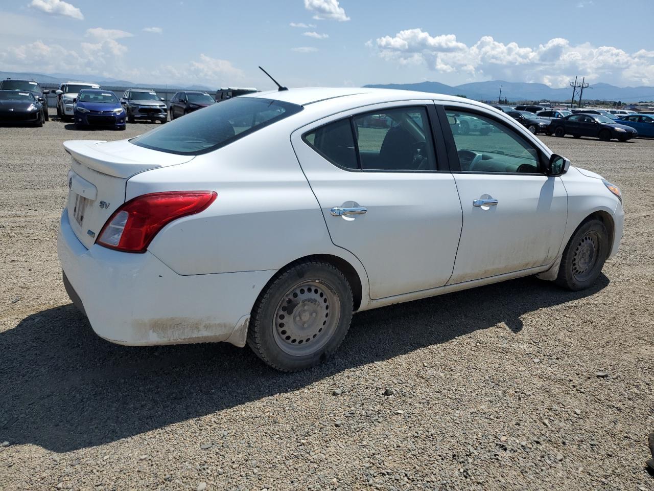2016 Nissan Versa S - Image 3