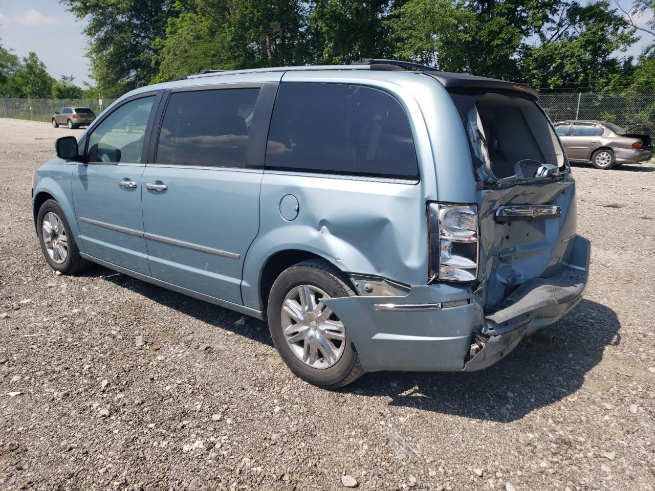 2009 Chrysler Town & Country Limited - Image 2