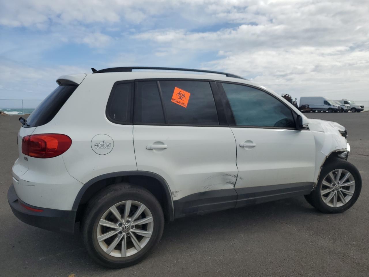 2017 Volkswagen Tiguan S - Фото 3