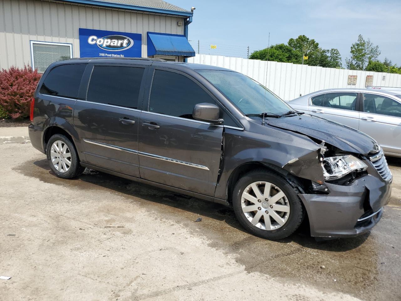 2015 Chrysler Town & Country Touring - Image 4