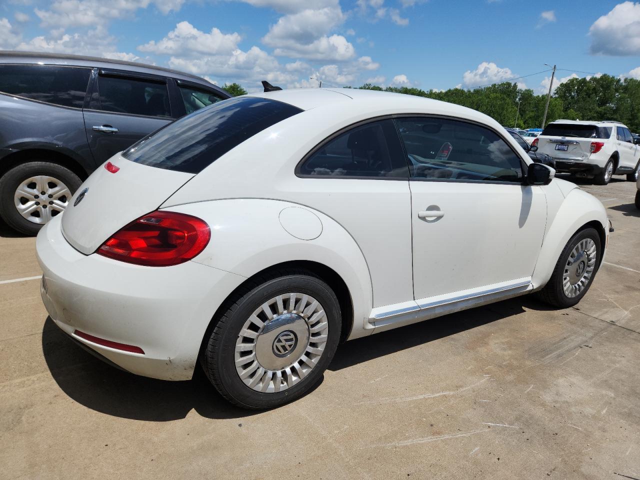 2015 Volkswagen Beetle 1.8T - Фото 3