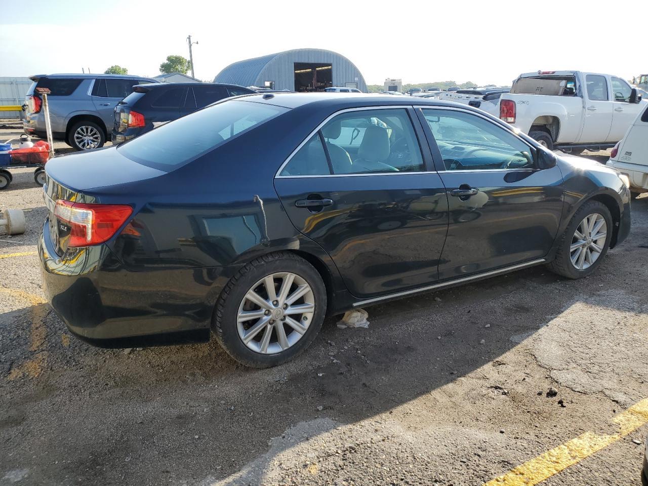 2012 Toyota Camry Base - Фото 3