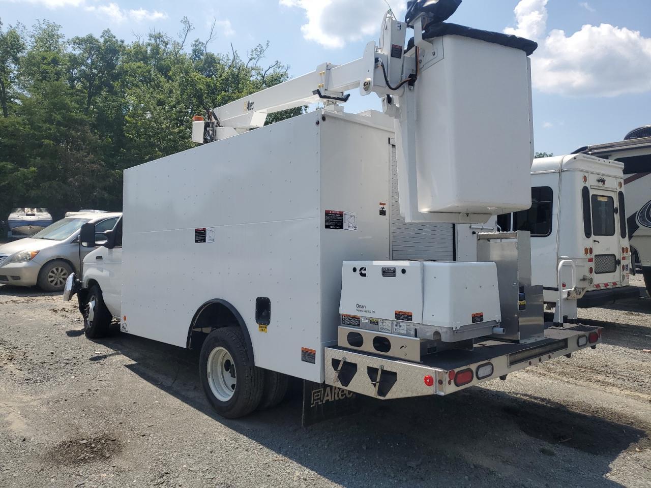 2025 Ford Econoline E350 Super Duty Cutaway Van - Фото 2