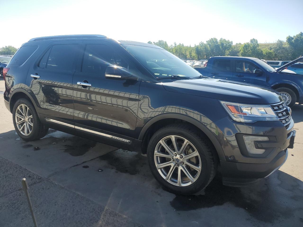 2017 Ford Explorer Limited - Image 4