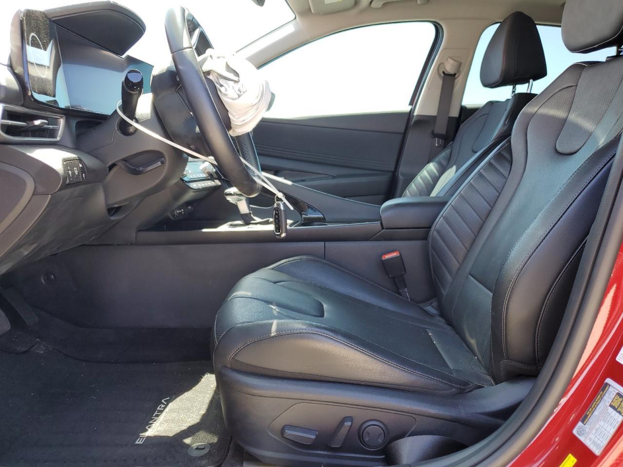 2022 Hyundai Elantra Limited - Image 7