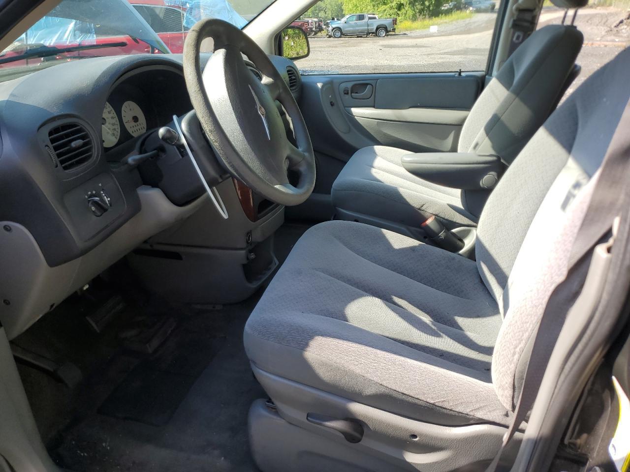 2006 Chrysler Town & Country - Image 7