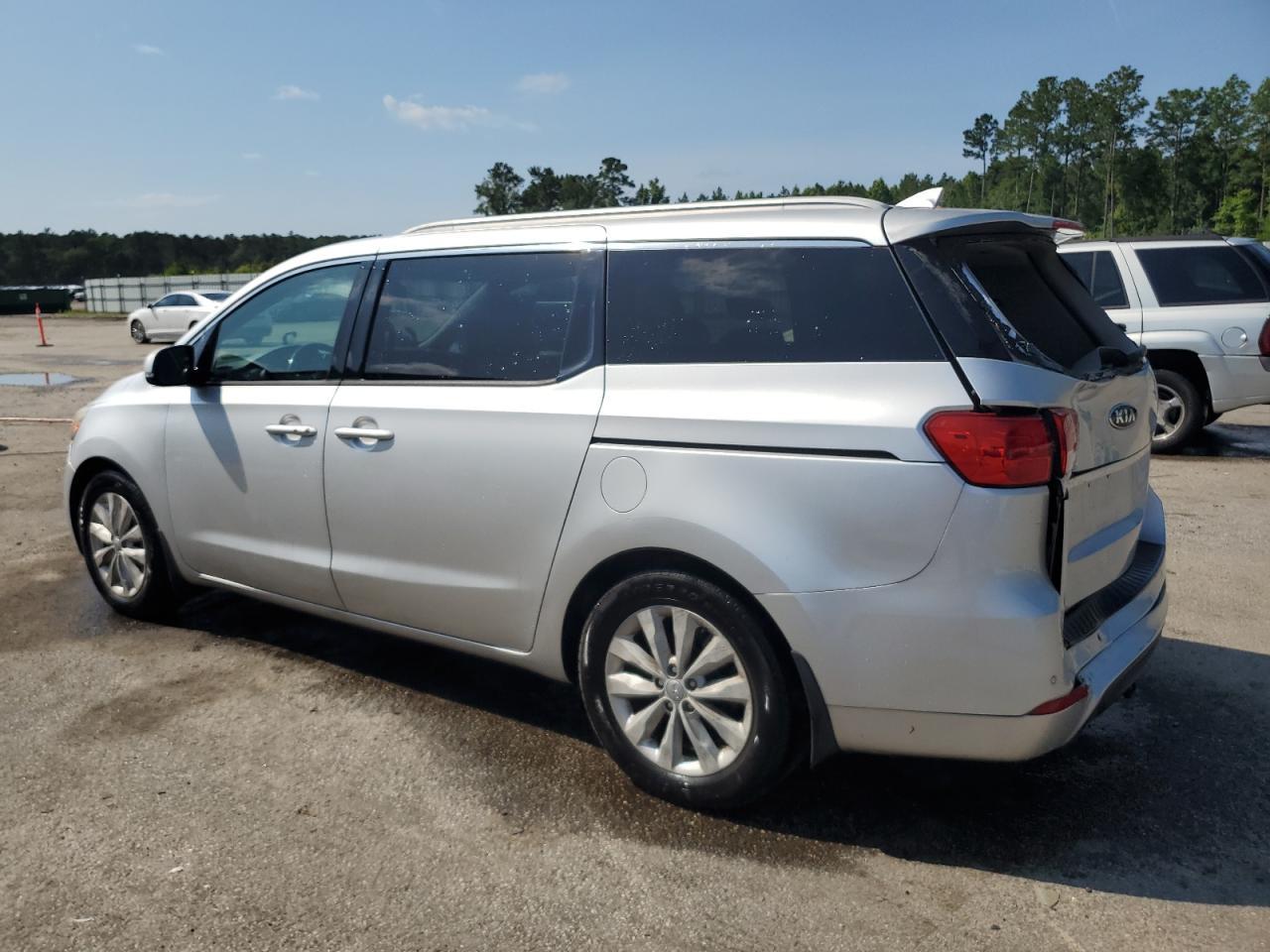 2015 Kia Sedona Ex - Image 2