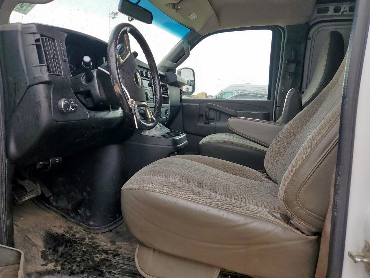 2017 Chevrolet Express G3500 - Фото 7