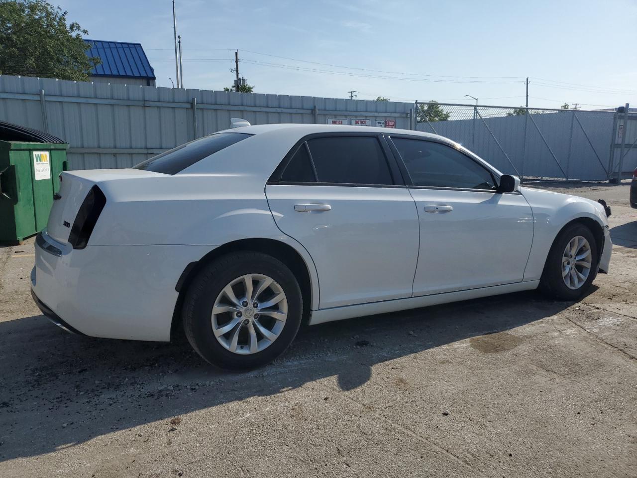2016 Chrysler 300 Limited - Фото 3