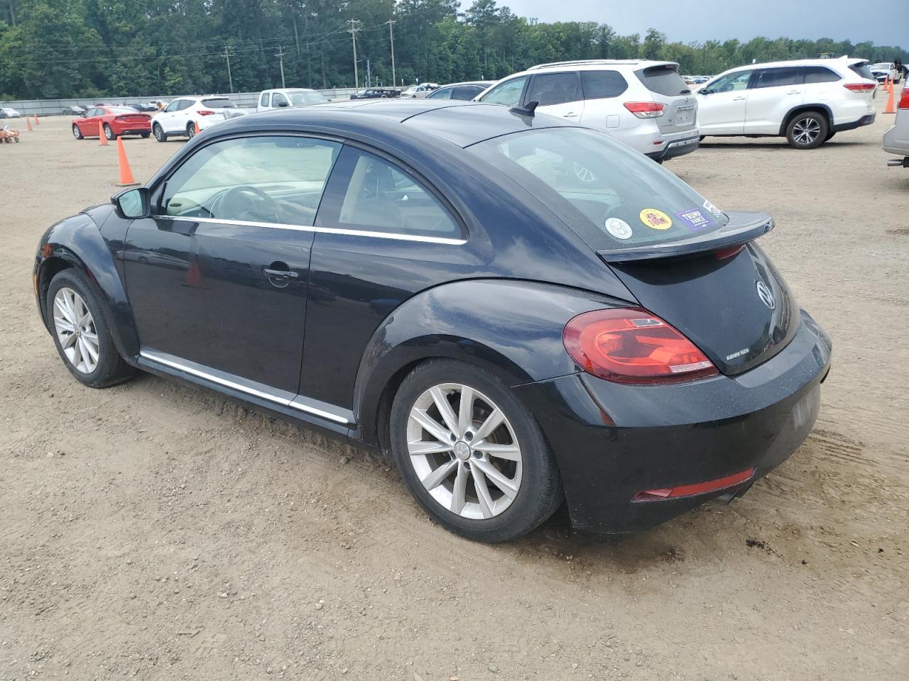 2018 Volkswagen Beetle Se - Image 2