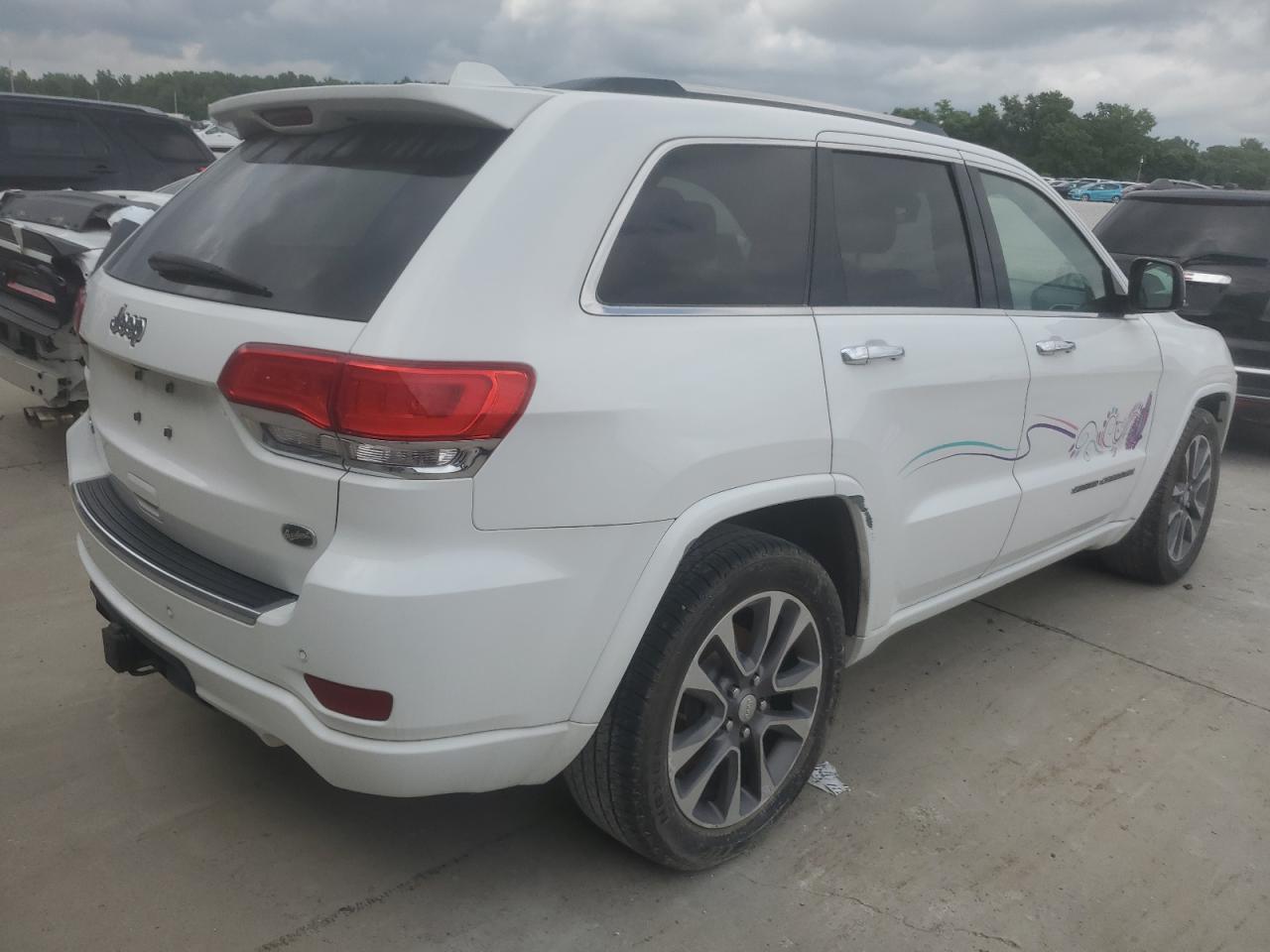 2018 Jeep Grand Cherokee Overland - Image 5