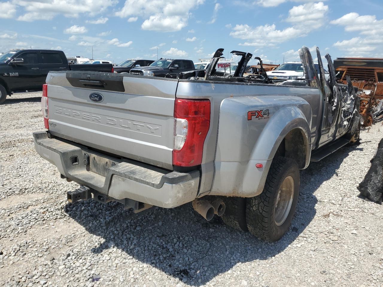 2022 Ford F350 Super Duty - Фото 3