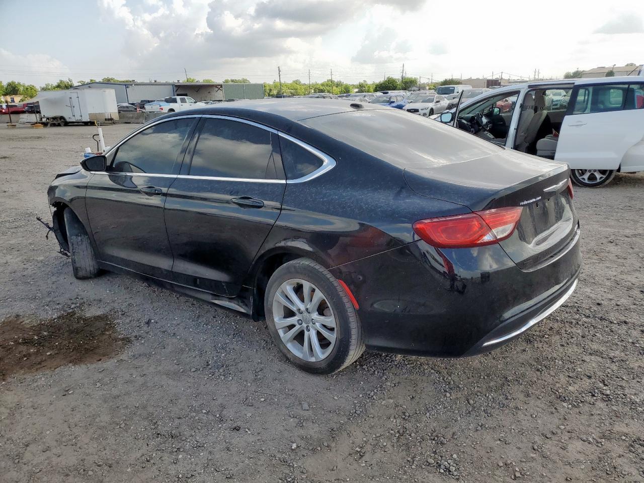 2016 Chrysler 200 Limited - Фото 2