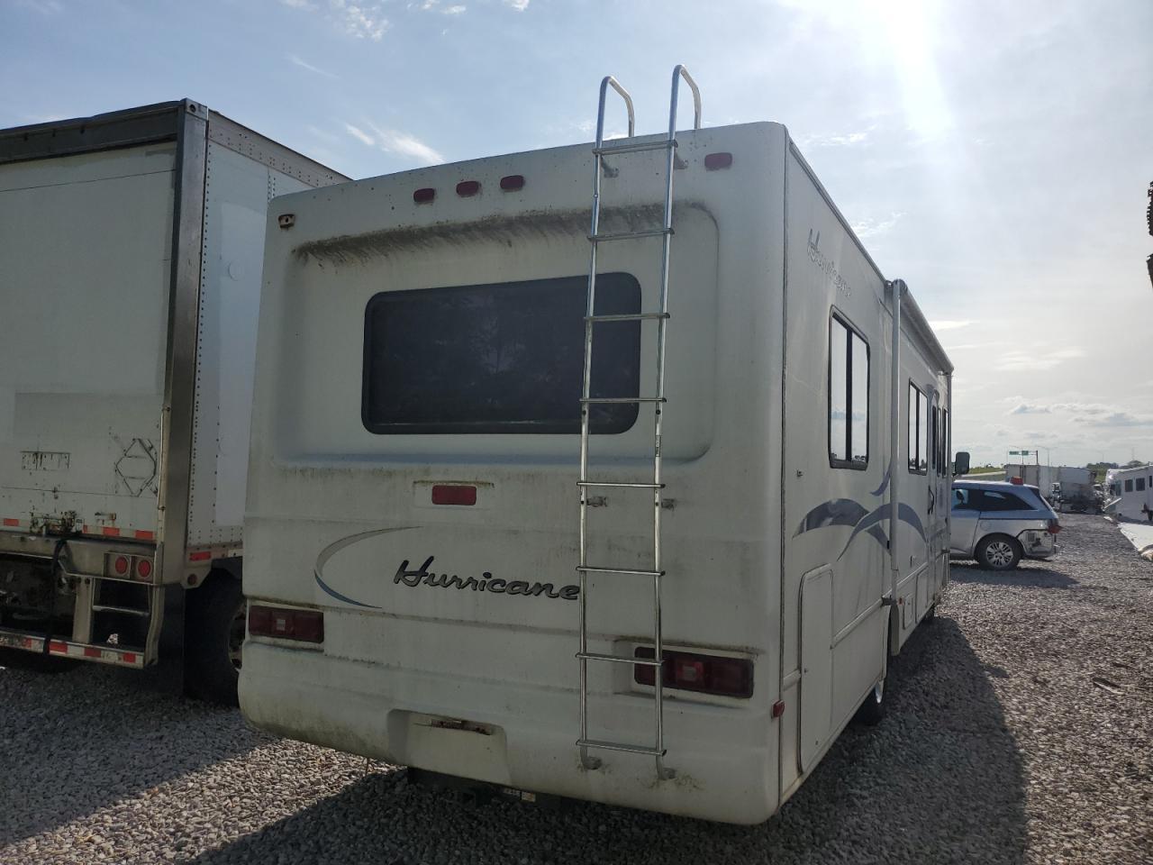 2000 Ford F550 Super Duty Stripped Chassis - Image 4