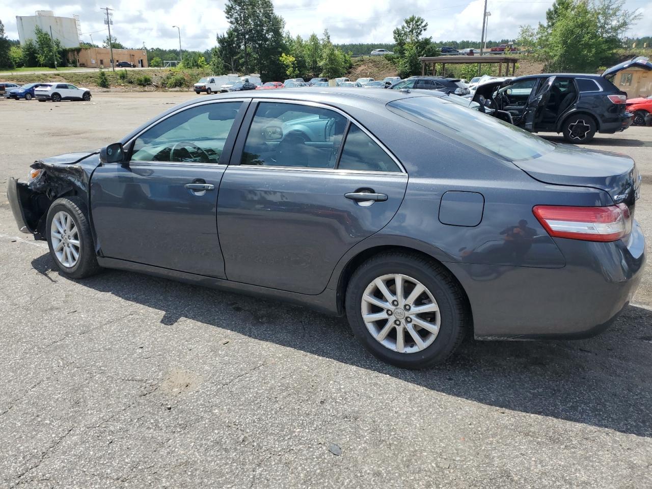 2011 Toyota Camry Base - Фото 2