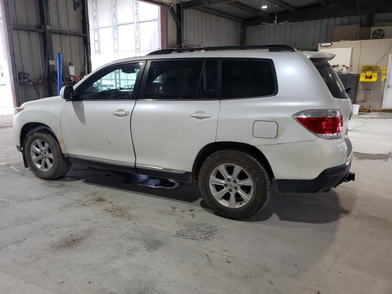 2013 Toyota Highlander Base - Image 2