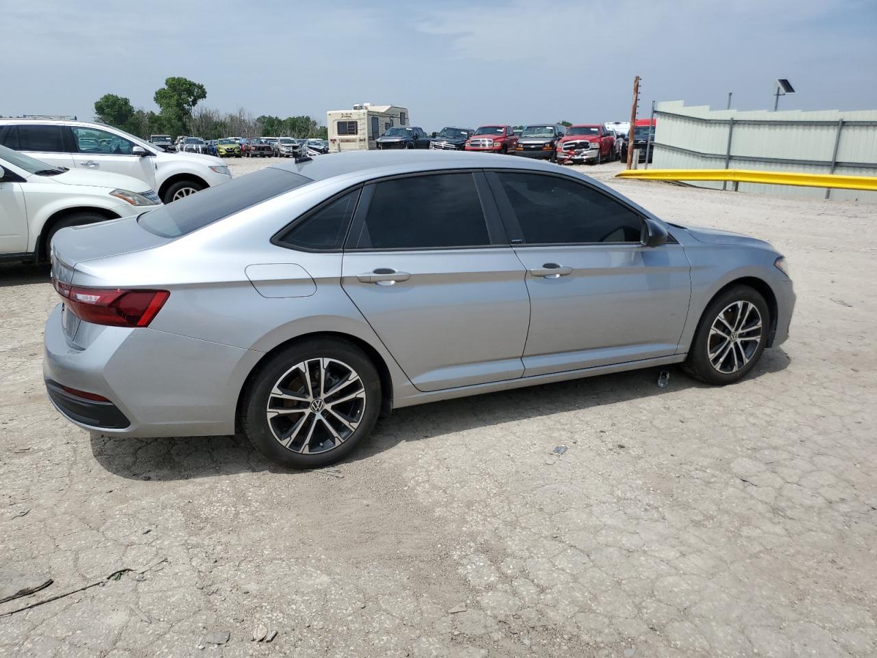 2025 Volkswagen Jetta Sport - Фото 3