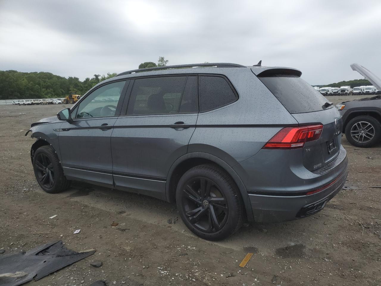 2024 Volkswagen Tiguan Se R-Line Black - Image 2