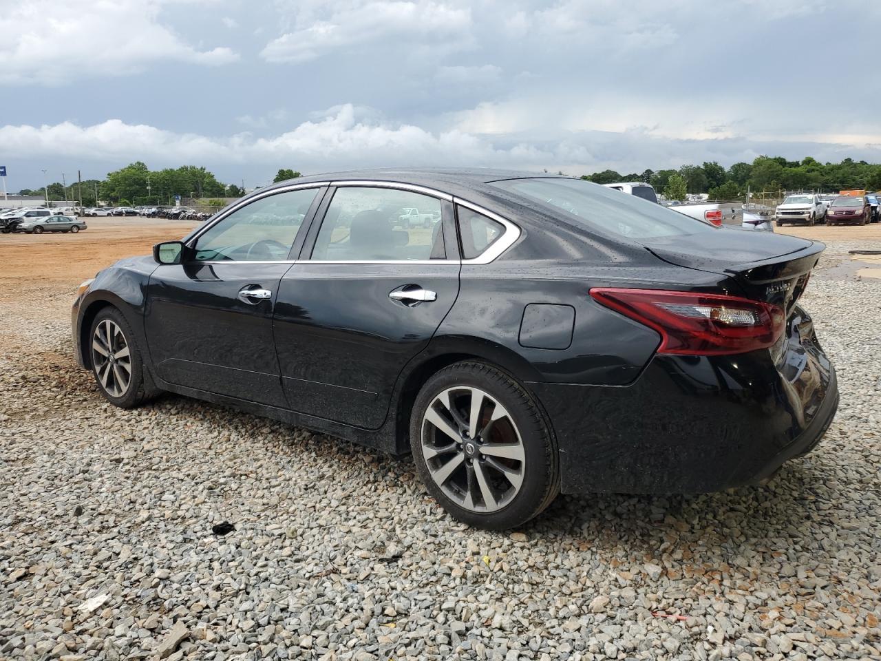 2017 Nissan Altima 2.5 - Image 2