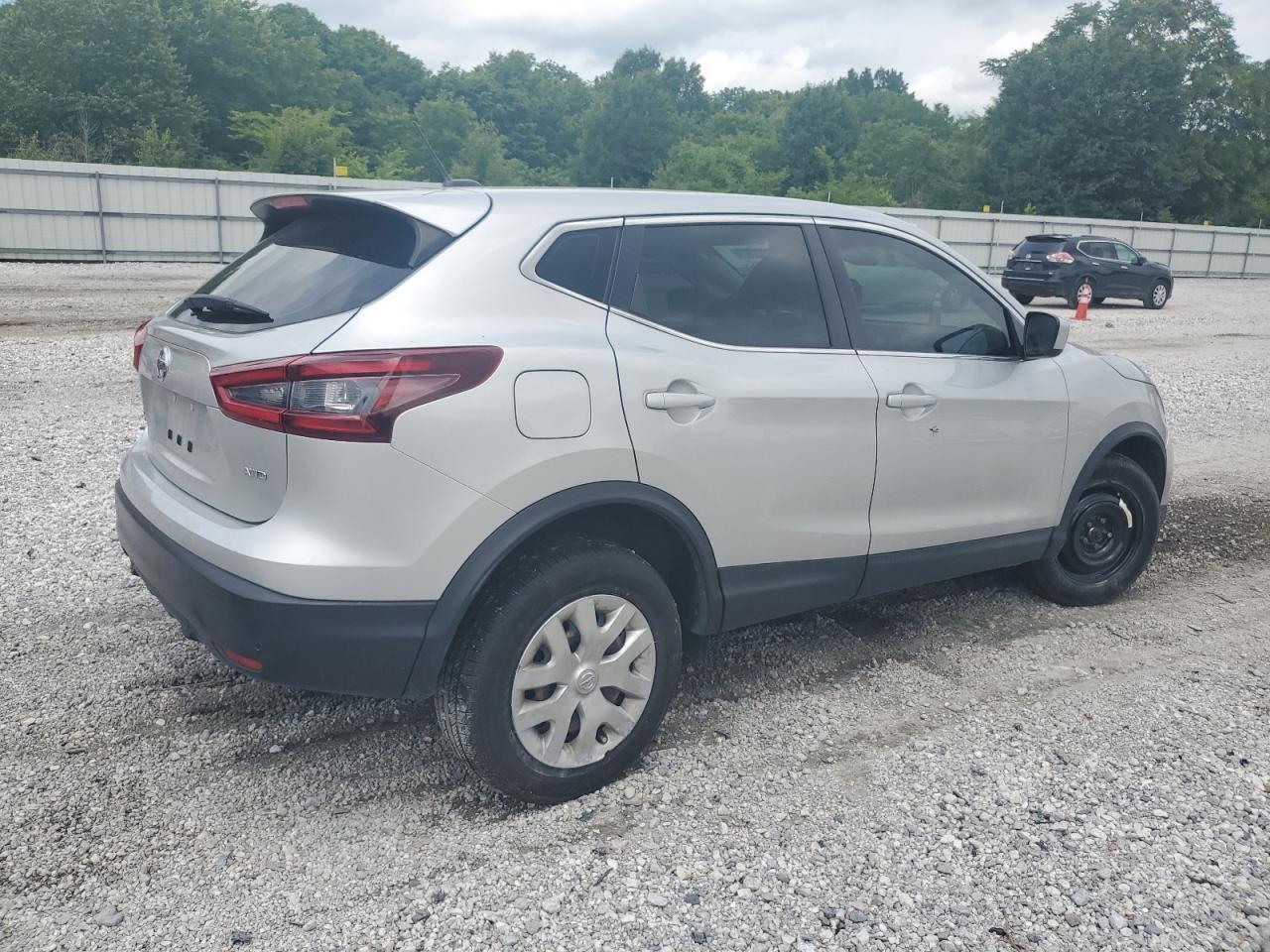 2020 Nissan Rogue Sport S - Фото 3