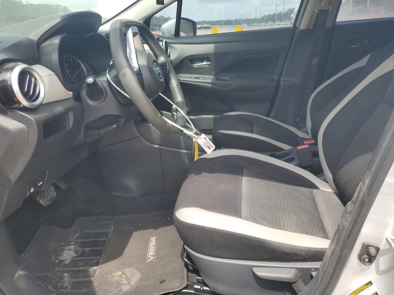 2021 Nissan Versa Sv - Image 7