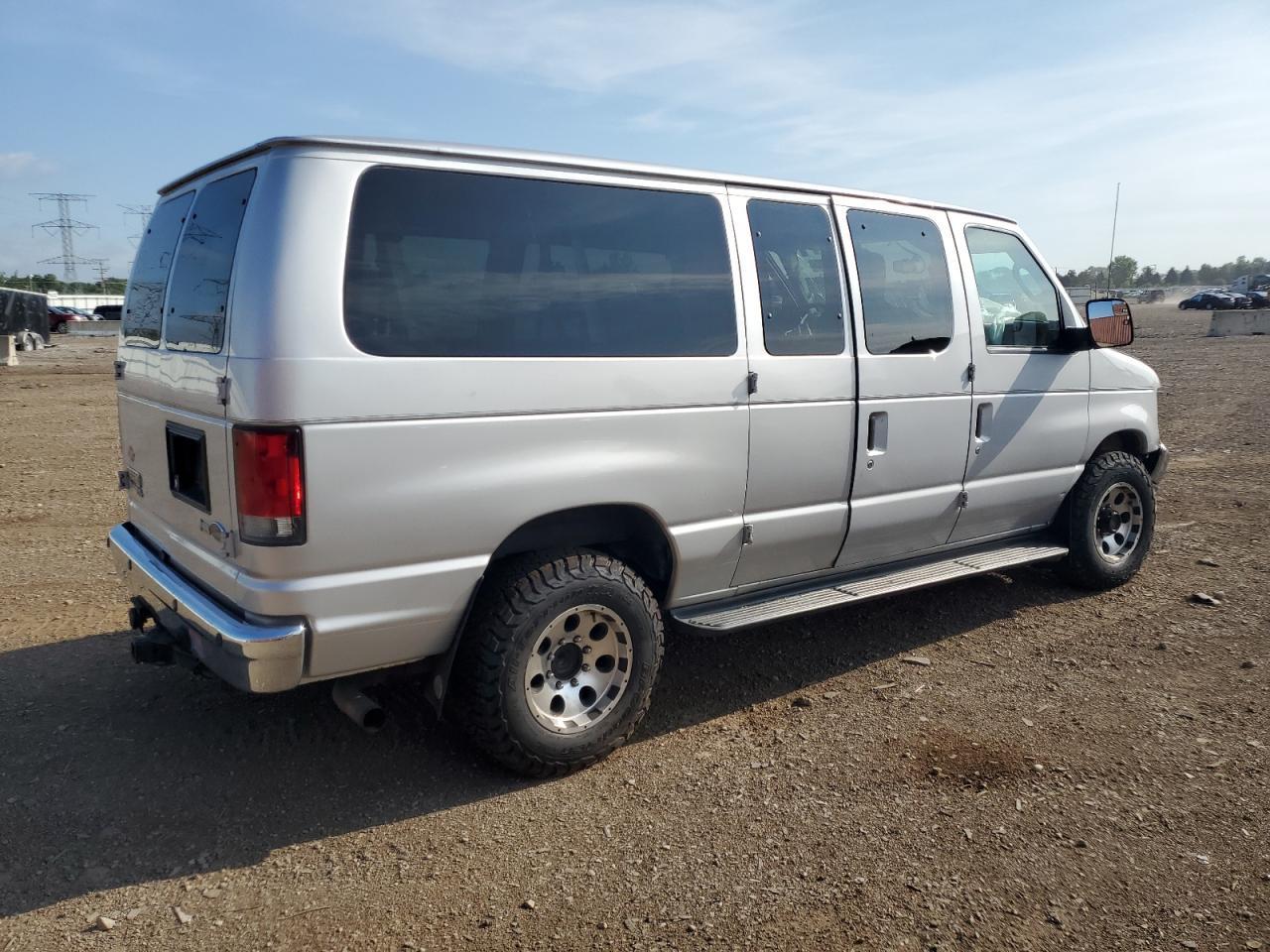 2013 Ford Econoline E350 Super Duty Wagon - Фото 3