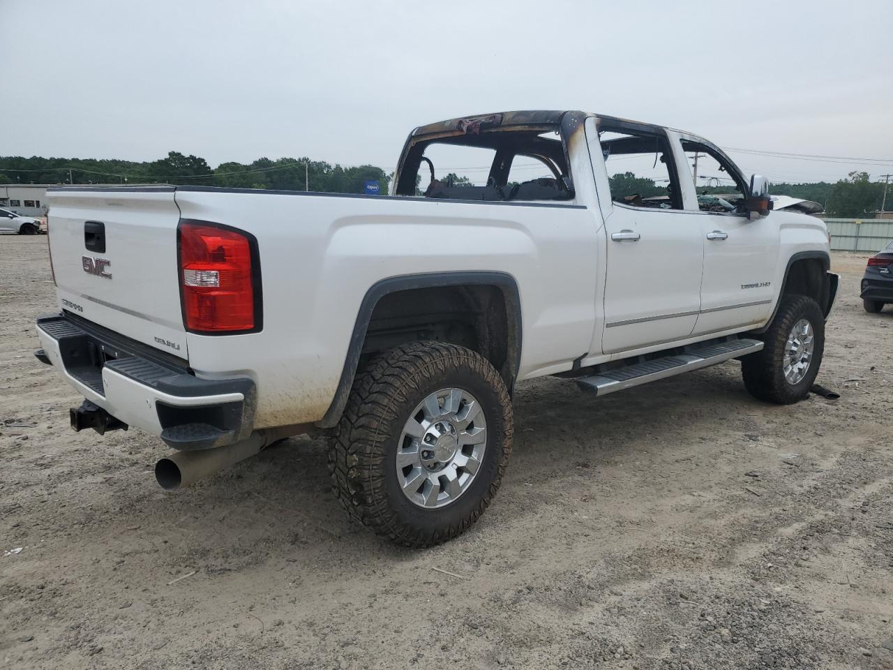 2019 GMC Sierra K2500 Denali - Image 3