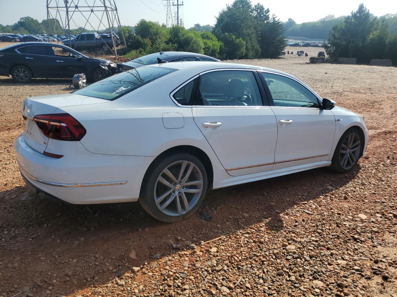 2017 Volkswagen Passat R-Line - Image 3