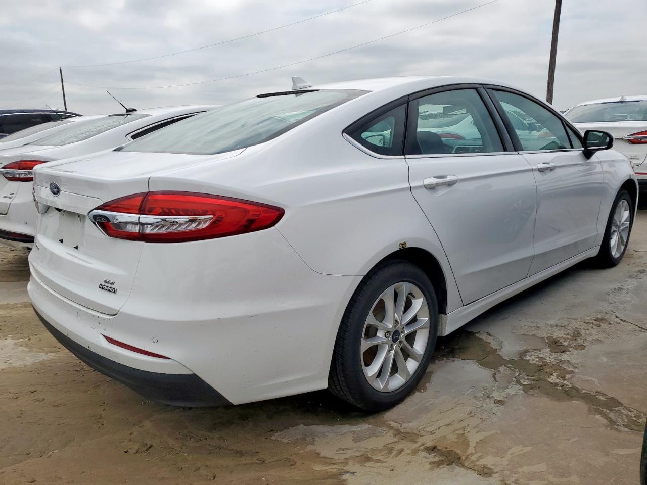 2020 Ford Fusion Se - Фото 3