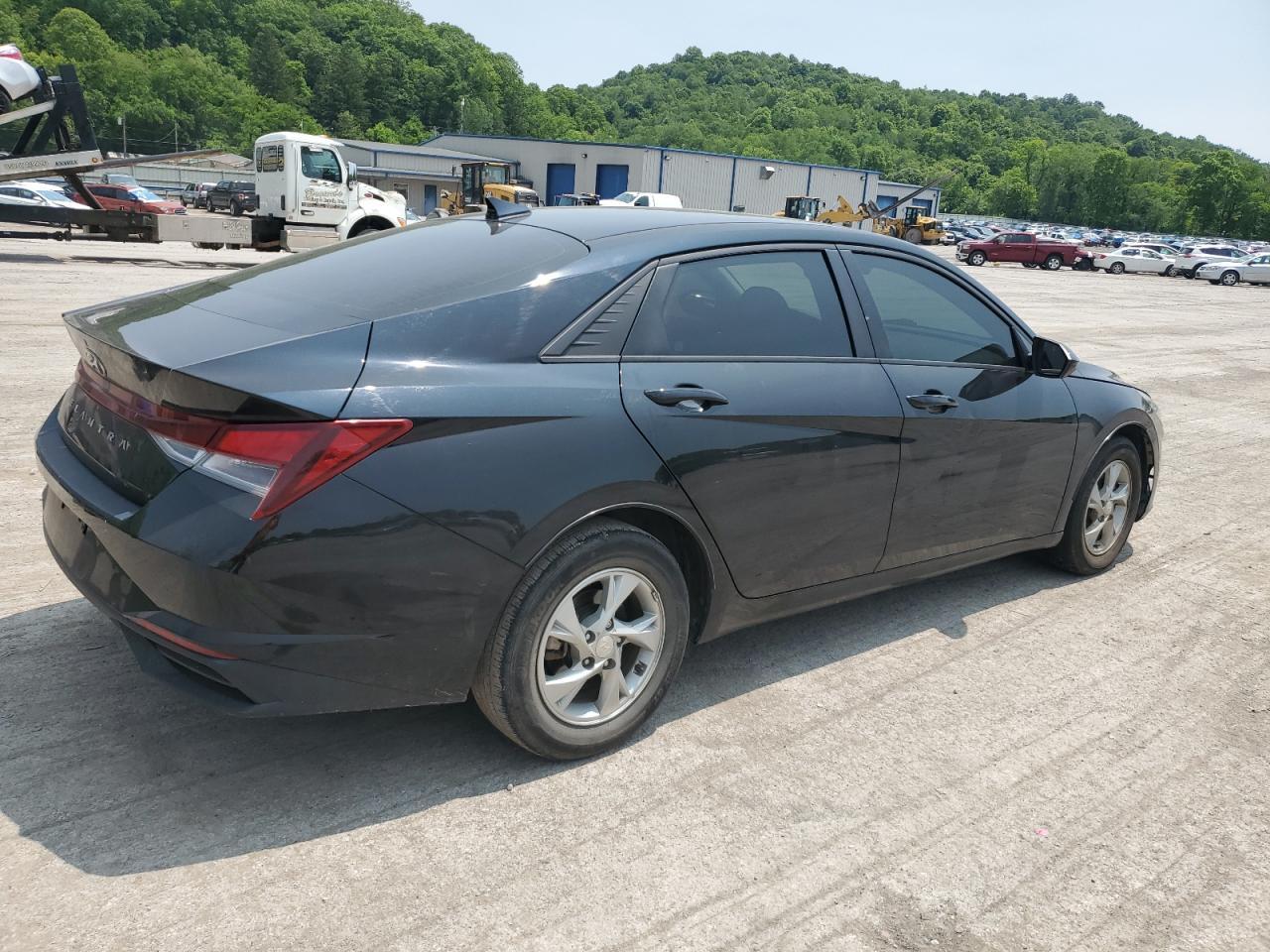 2022 Hyundai Elantra Se - Image 3