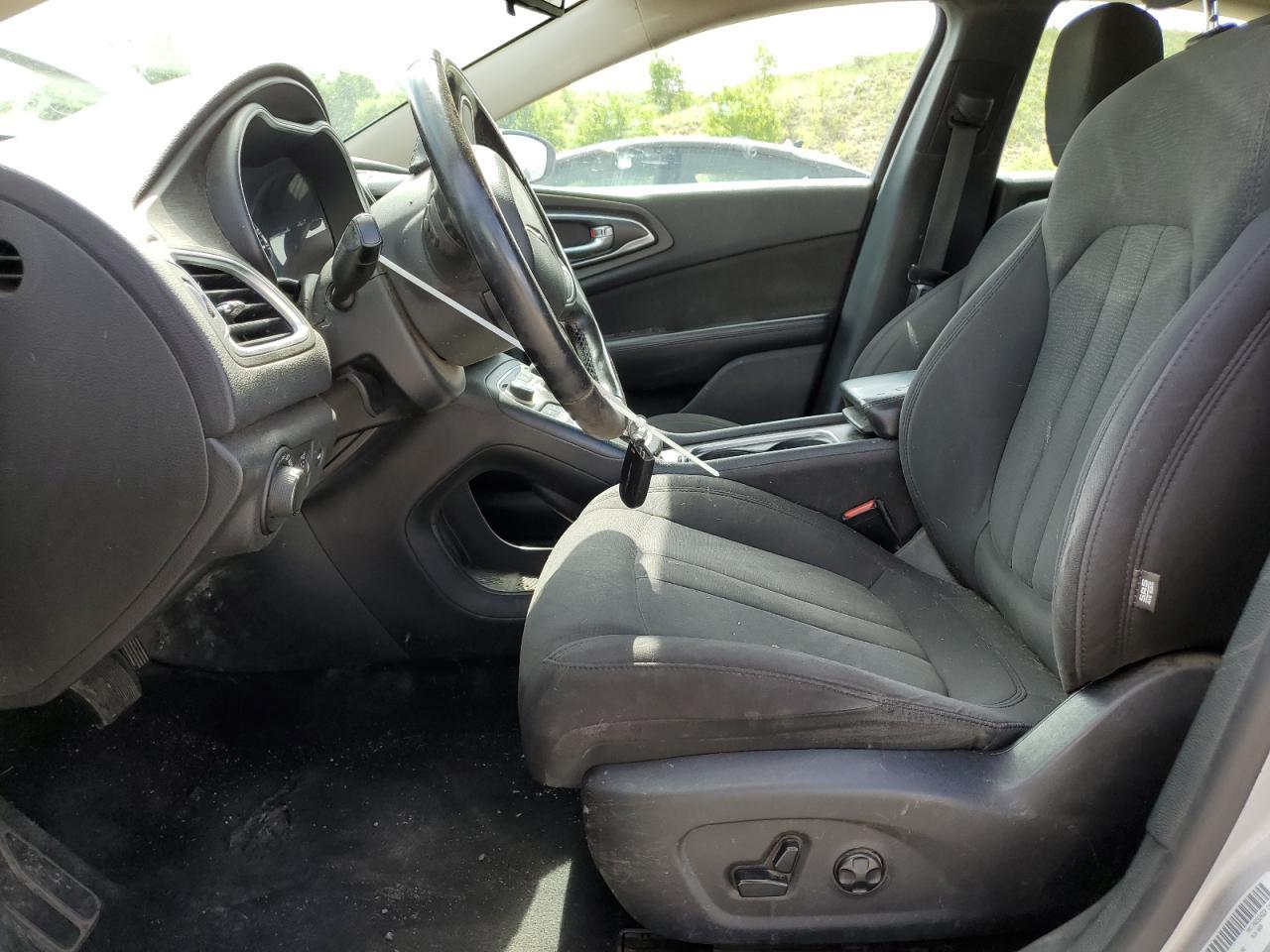 2015 Chrysler 200 Limited - Фото 7