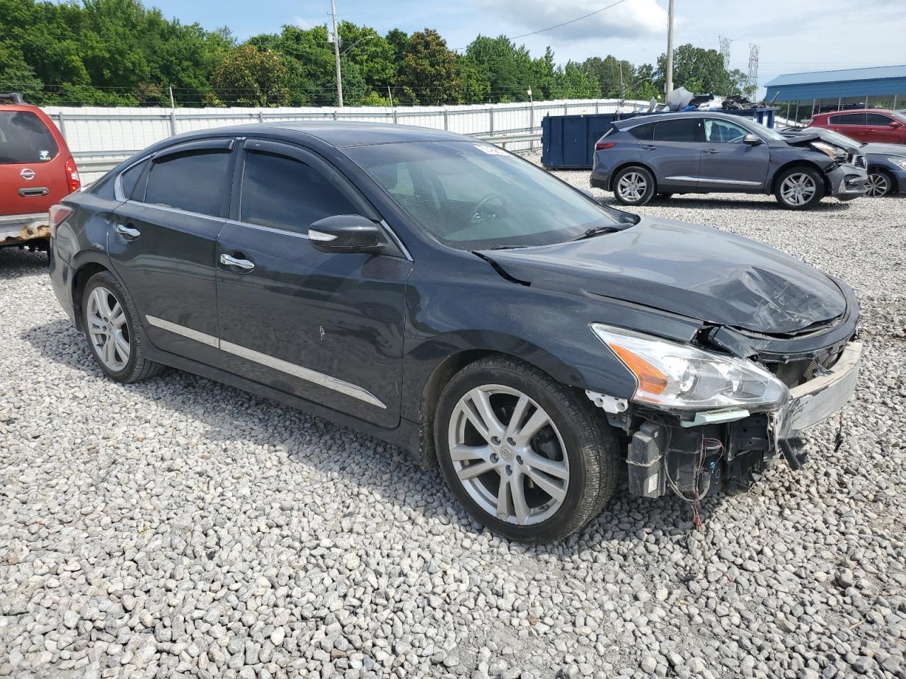 2015 Niss Altima - Image 4