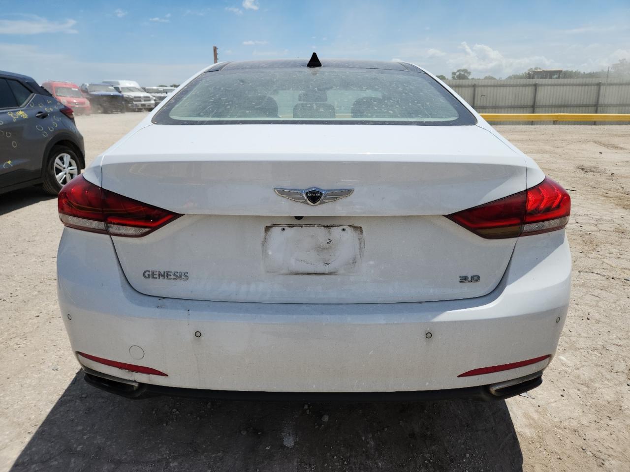 2015 Hyundai Genesis 3.8L - Фото 6