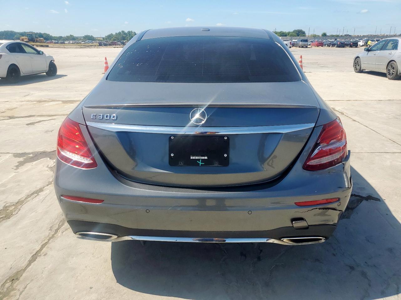 2018 Mercedes-Benz E 300 - Фото 6