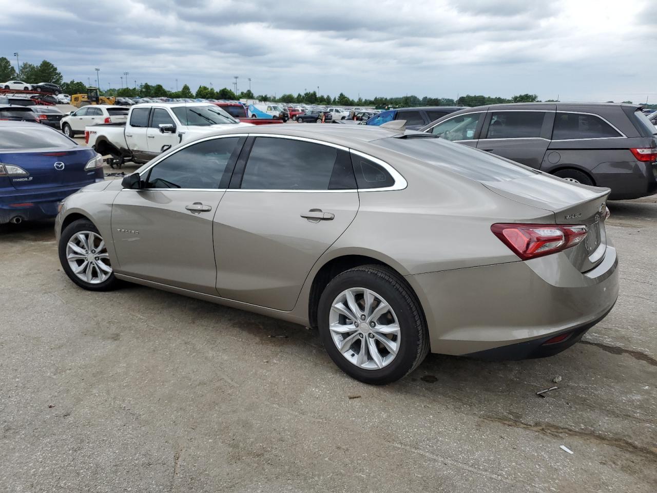 2022 Chevrolet Malibu Lt - Фото 2