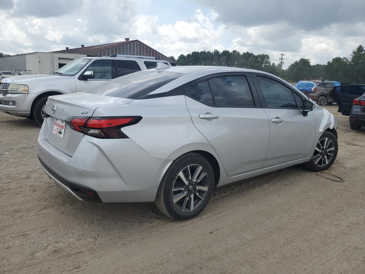 2021 Nissan Versa Sv - Image 3